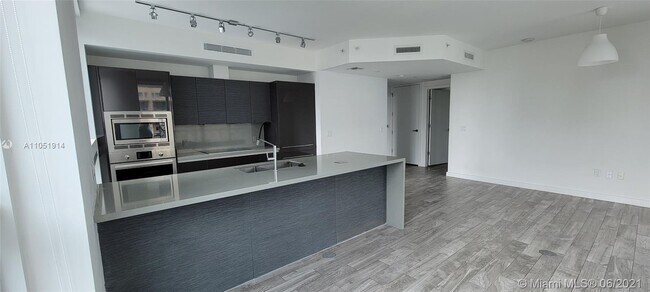 Building Photo - 1080 Brickell Ave