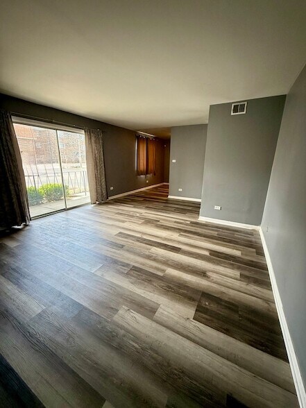 Foto del edificio - 10715 Keating Ave