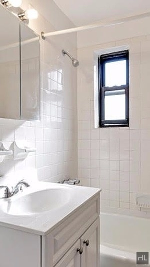 Building Photo - No Fee Studio in Bayside