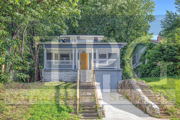 Foto principal - 1825 E 67th St