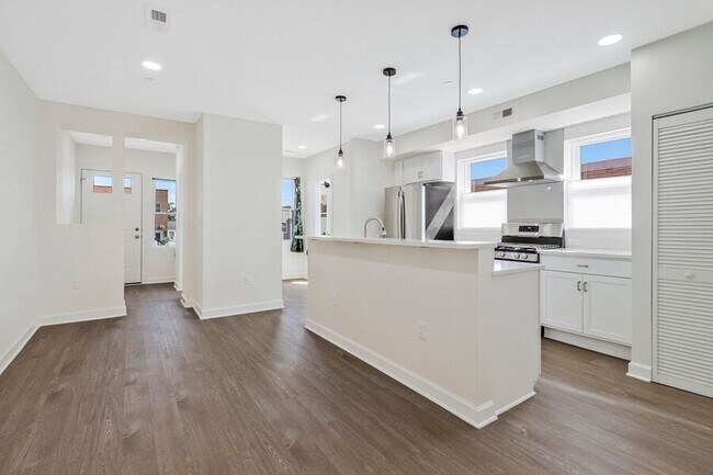 Building Photo - 1929 2nd St NE