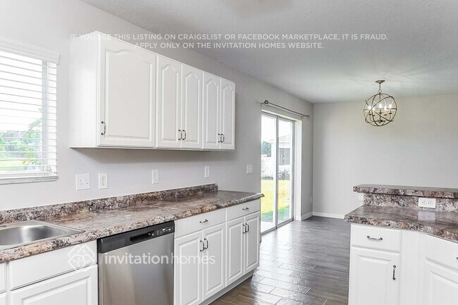 Building Photo - 11017 Golden Silence Dr