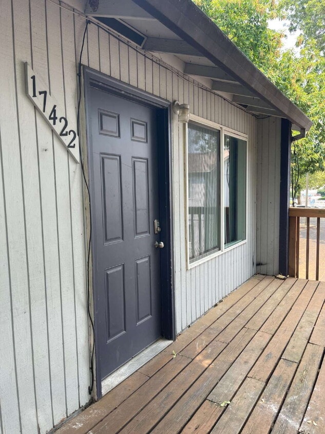 Spacious 2-bedroom, 1-bathroom Apartment - Spacious 2-bedroom, 1-bathroom Apartment