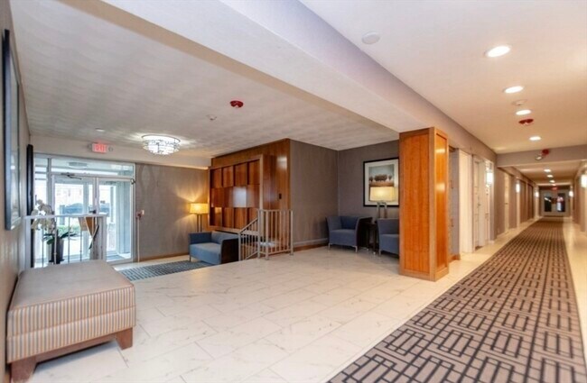 Foto del edificio - 10 Hammond Pond Pkwy
