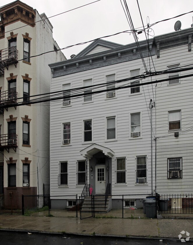 Building Photo - 62 Tuers Ave