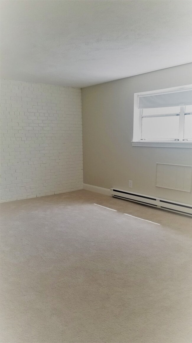 Building Photo - 36 Greentree Ln