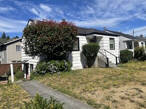 Building Photo - 3411 33rd Ave W