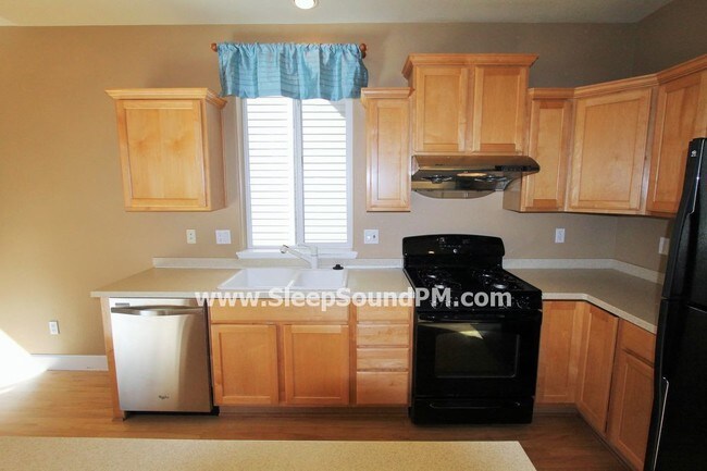Building Photo - 15930 SW Foxwood Ct