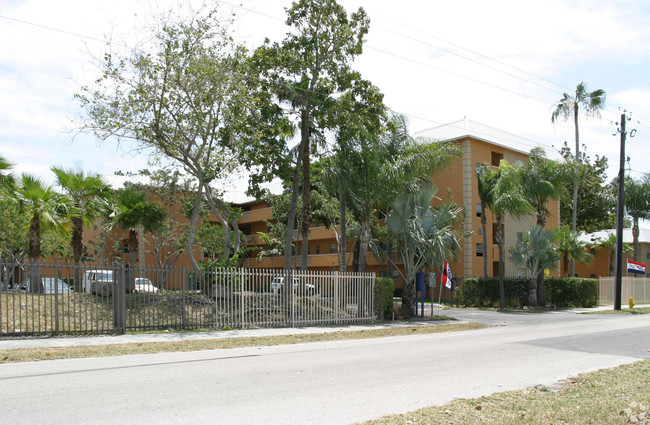 Foto principal - Village Homes and Condos