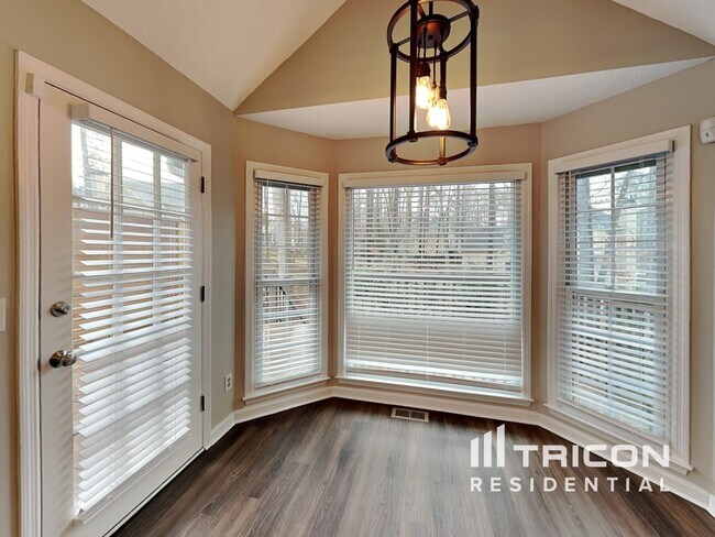 Foto del edificio - 703 Players Ct