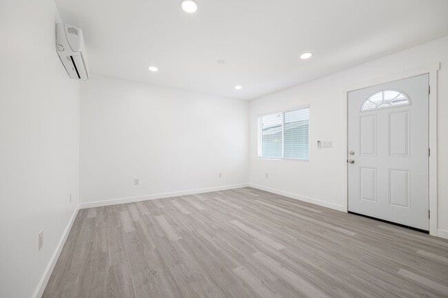 Building Photo - Cozy brand new 2bed/1bath now available in...