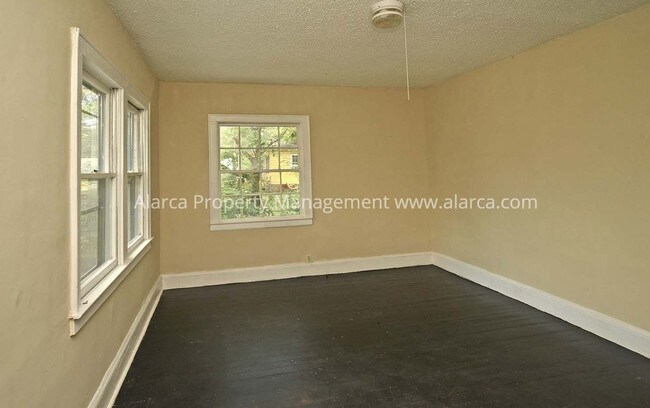 Building Photo - 2120 B Ave