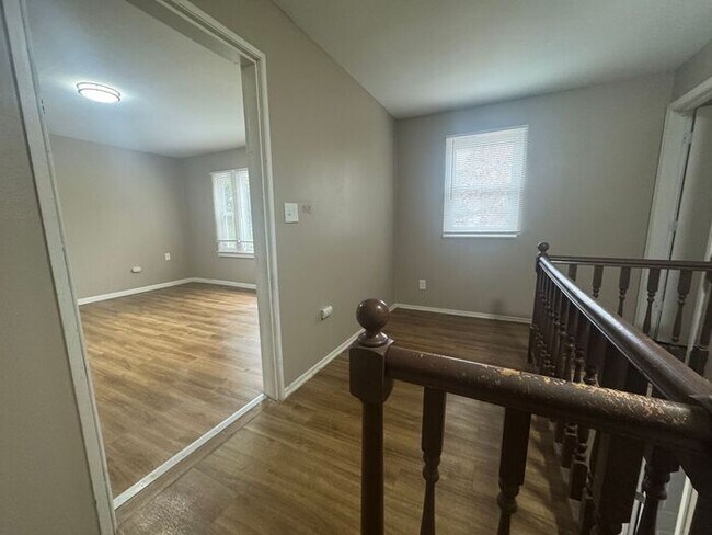 Foto del edificio - 4 Bed/2 Bath Ranch