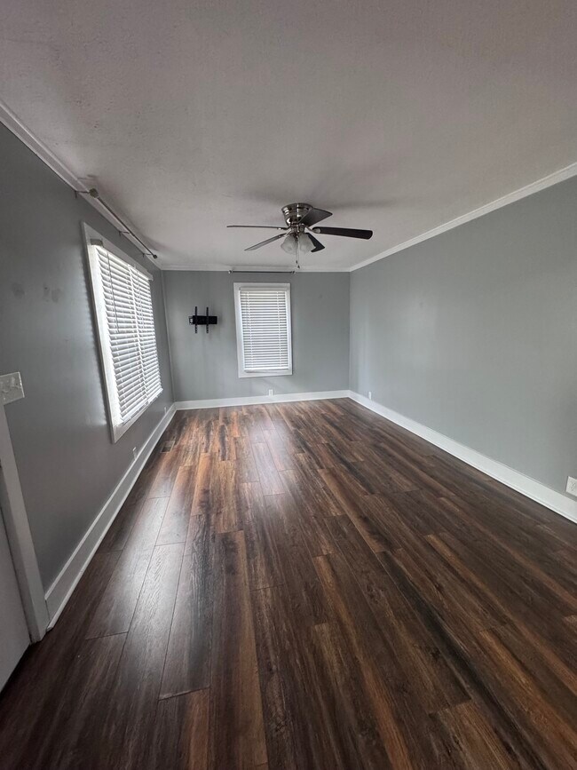 Foto del edificio - 1615 N Maple Ave