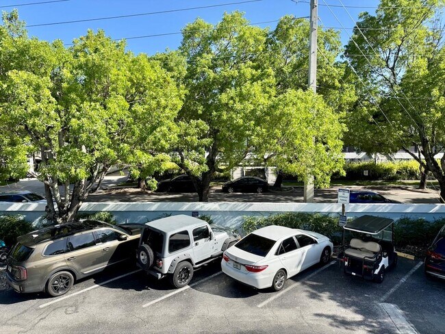 Foto del edificio - 798 Crandon Blvd