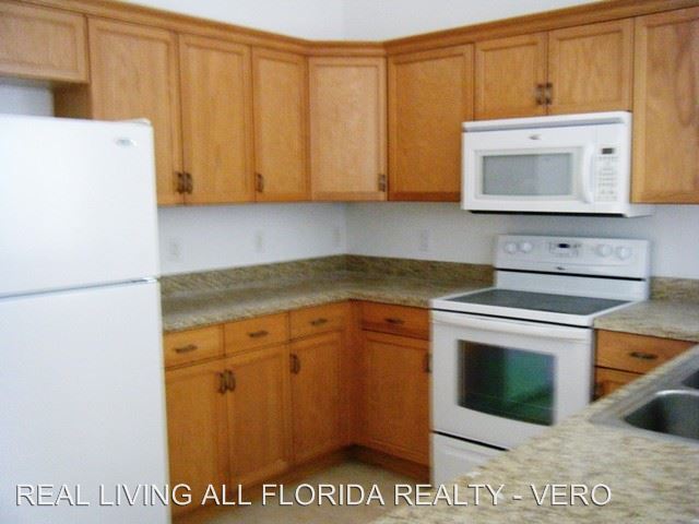 Foto del edificio - 2540 Bella Vista Cir