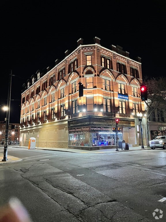 Building Photo - 64 Market St