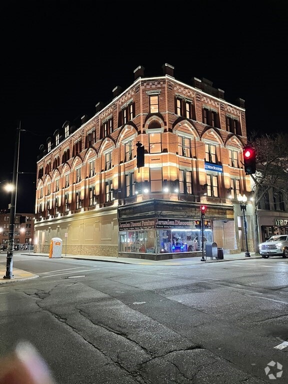 Building Photo - 64 Market St