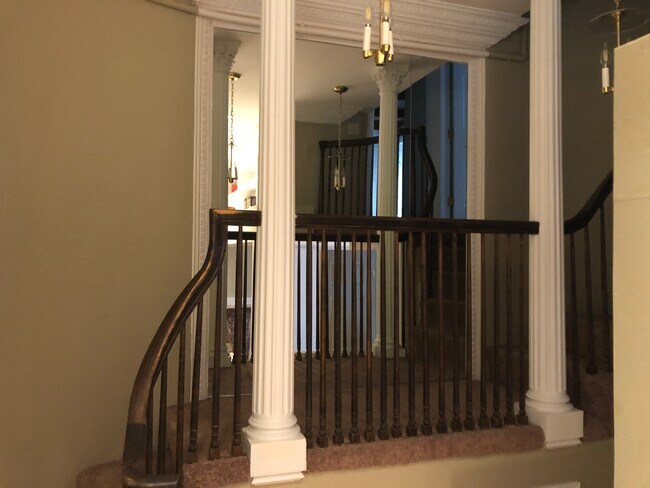 Building Photo - 113 Beacon St