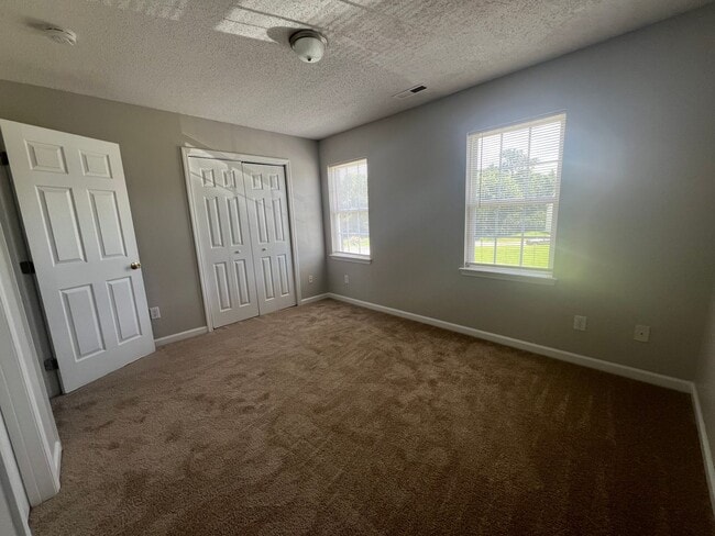 Building Photo - This property features 2 bedrooms and 2.5 bathrooms. Conveniently located near shopping centers, ...