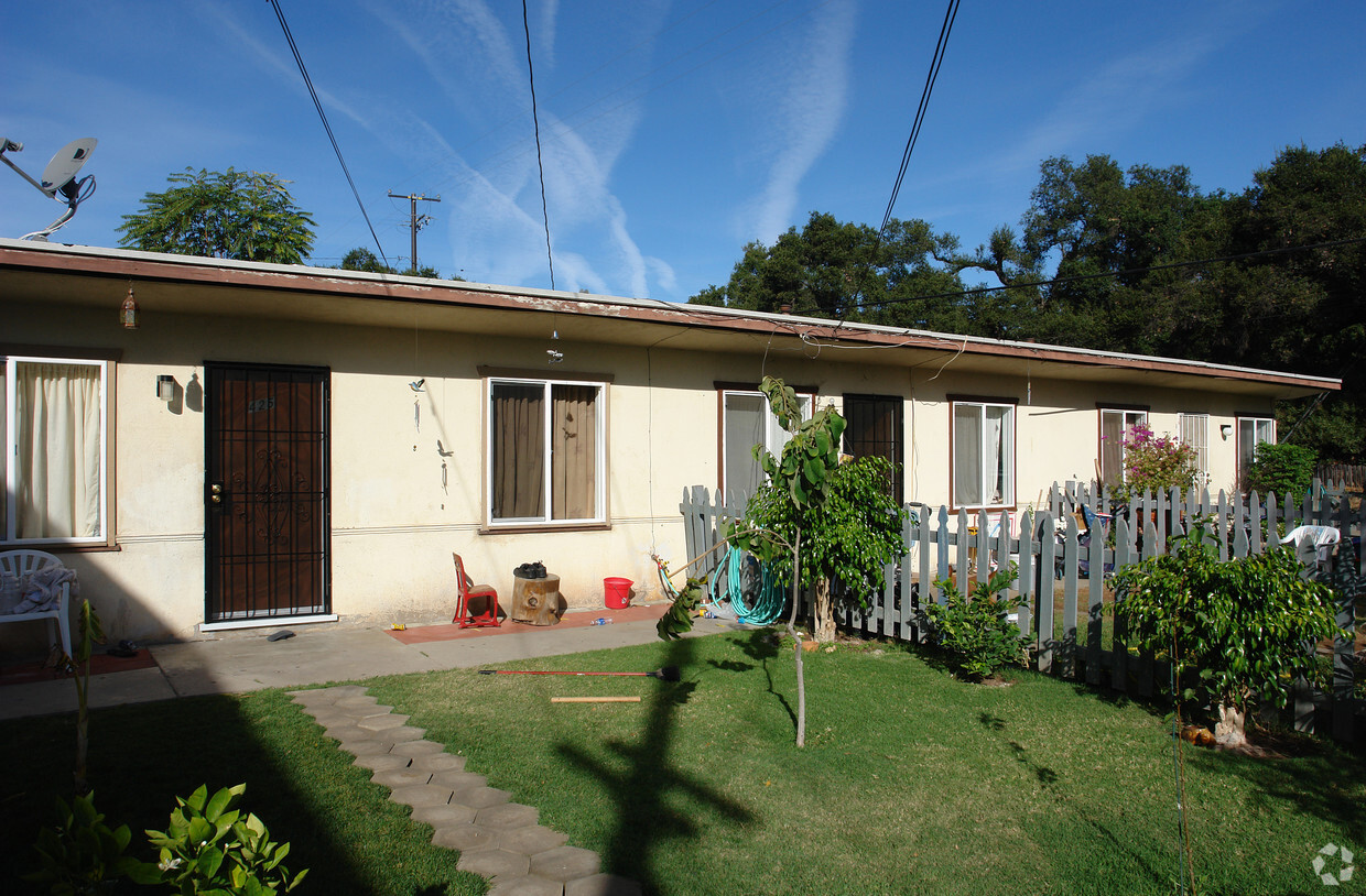Building Photo - 421 W El Roblar Dr