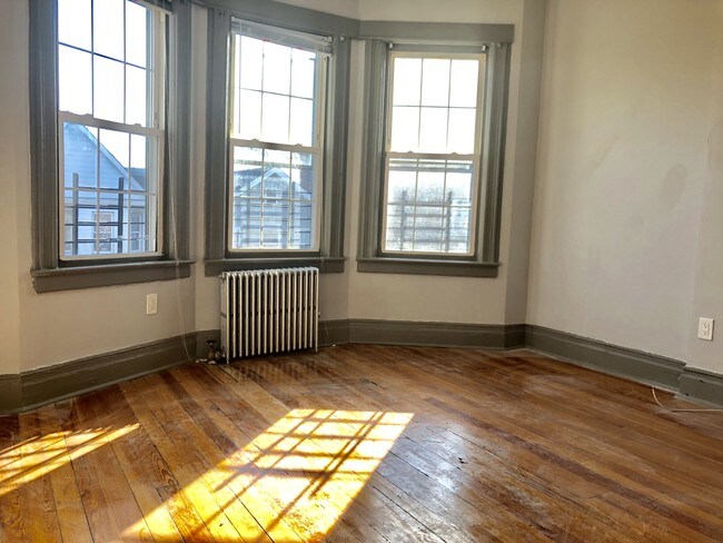 Building Photo - 13 Bayside Pl