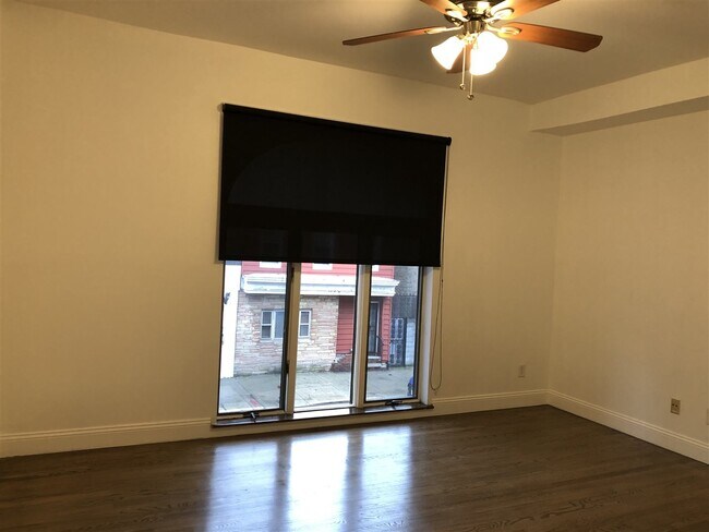 Building Photo - 556 1st St