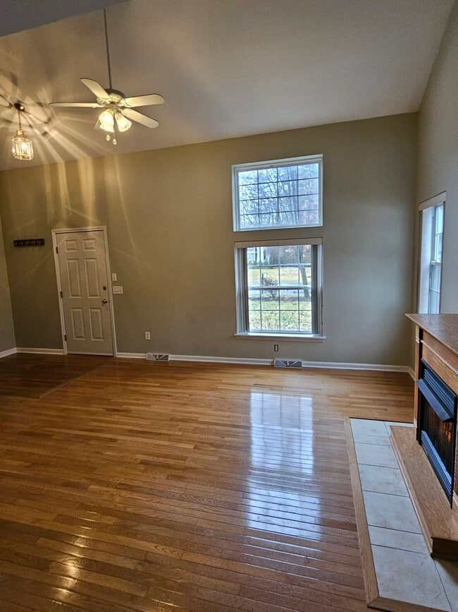 Building Photo - 16 Woodthrush Ct