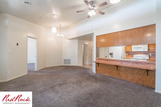 Foto del edificio - 3 Bedroom End Unit Townhome in Downtown St. George