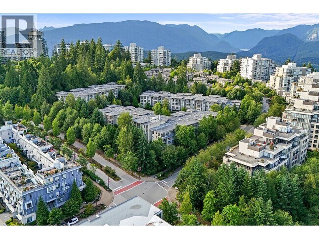 Photo du bâtiment - 9339 University Crescent