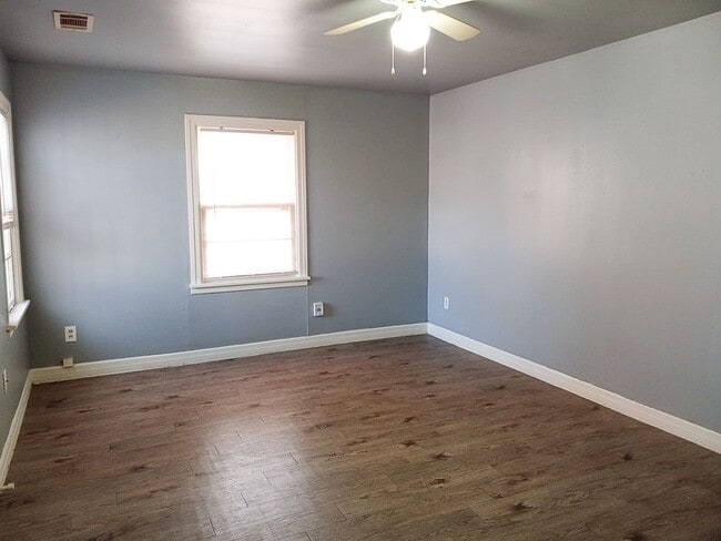 Foto del edificio - $0 First Month's Rent / $0 Deposit at Move-in