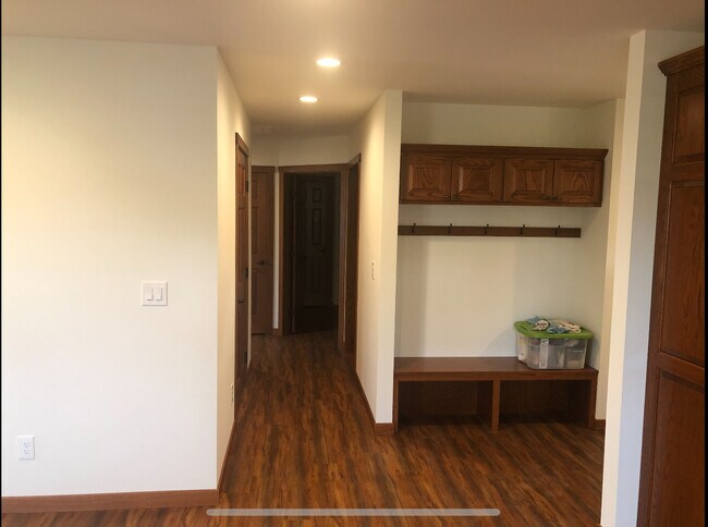 Foto del edificio - 1402 Maple Dr