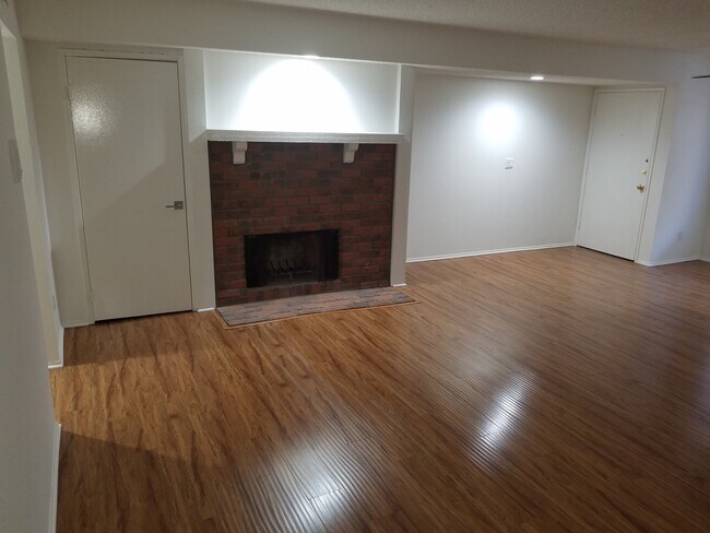 Building Photo - 11045 Fruitland Dr