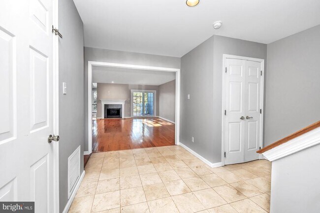 Foto del edificio - 424 W Village Ln