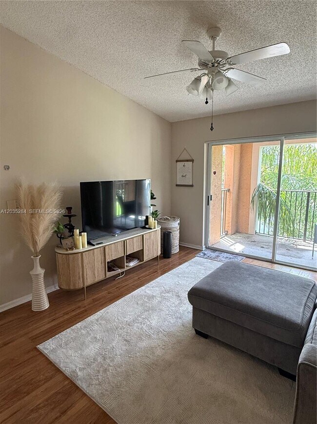 Foto del edificio - 2051 Renaissance Blvd