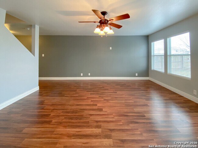 Building Photo - Beautiful two-story home in the desirable Silver Oaks community!