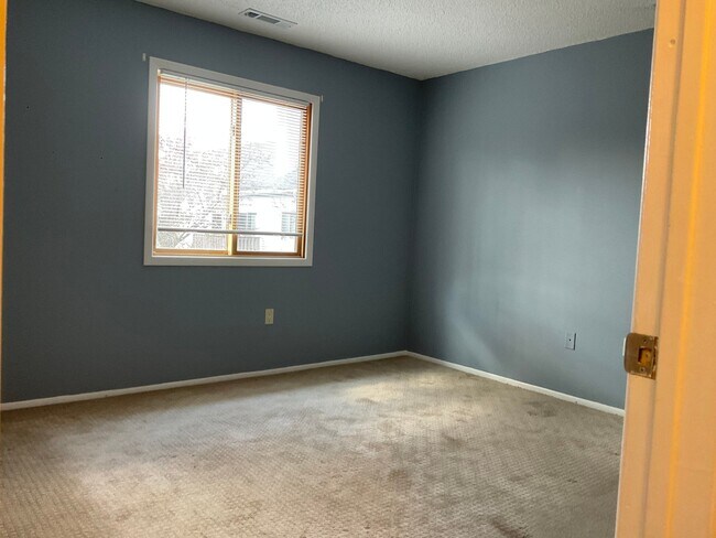 Building Photo - 2110 Aspen Dr