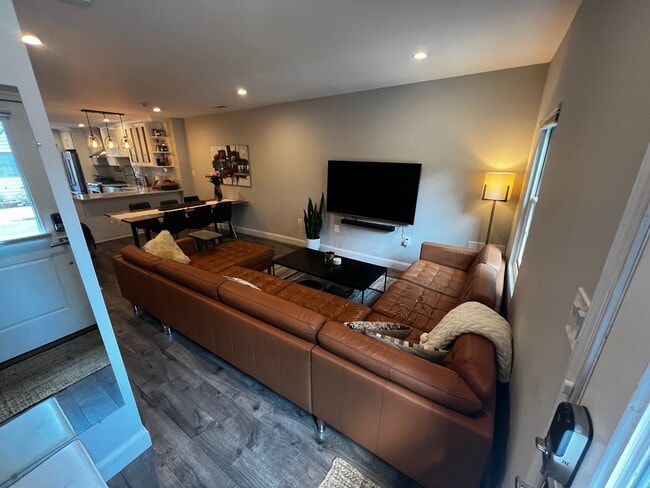 Living Room - 435 Ridge St NW