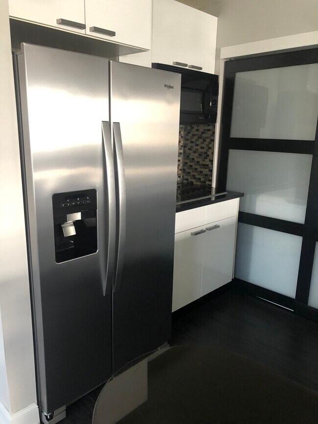 Kitchen - 4201 S Ocean Blvd