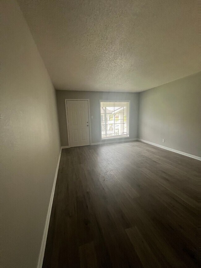 Foto del edificio - Remodeled Apartment 2 Bed / 1 Bath
