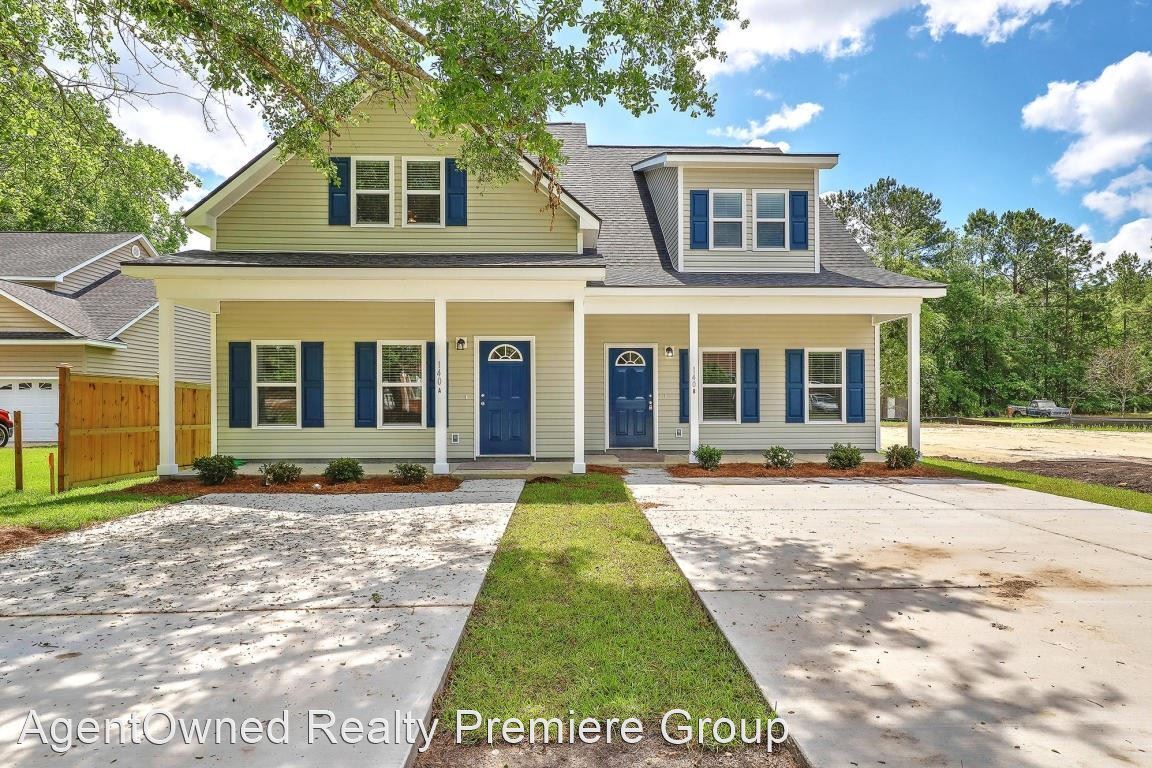 140 W Broad St, Lincolnville, SC 29485 House for Rent in Lincolnville