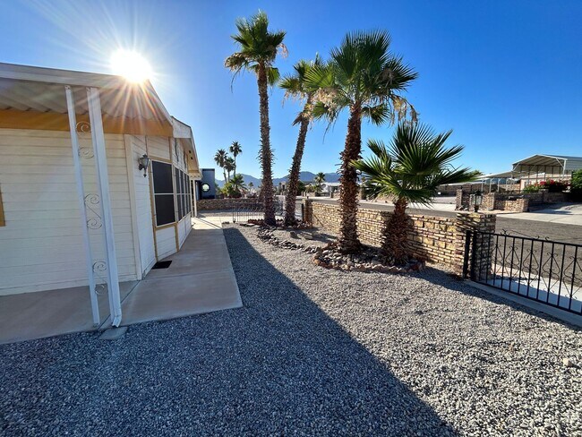 Foto del edificio - Charming 2-Bedroom 2-Bathroom Manufactured Home in Fortuna Foothills.