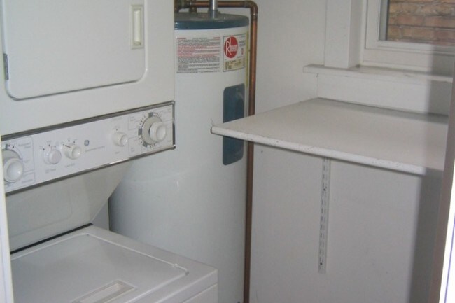 Laundry Unit - 1942 W Irving Park Rd