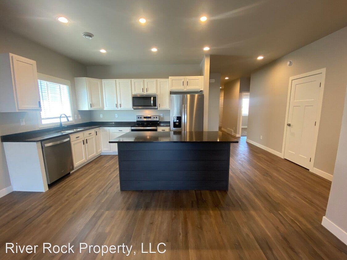 3 br, 2 bath House 6737 72nd Avenue South House for Rent in Horace