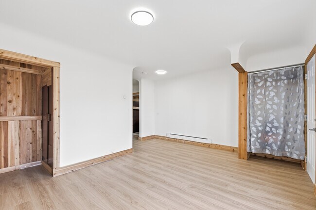 Building Photo - 10420-10139 139 St