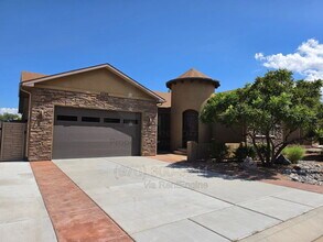 Building Photo - 2096 Two Wood Dr