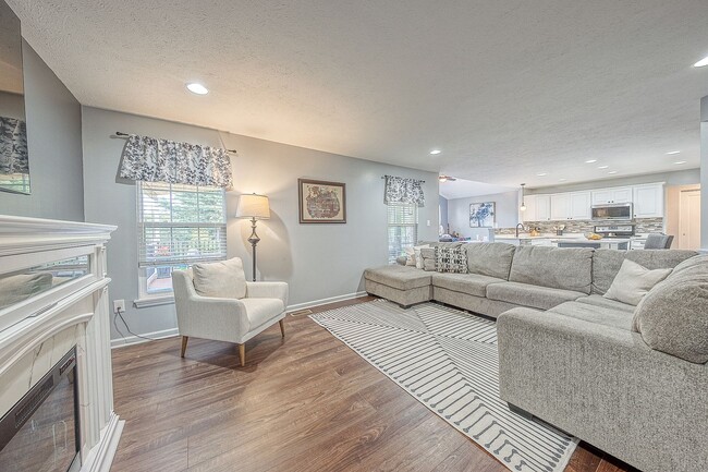 Building Photo - Super Cute 4 bedroom 3 1/2 bath home: Perf...