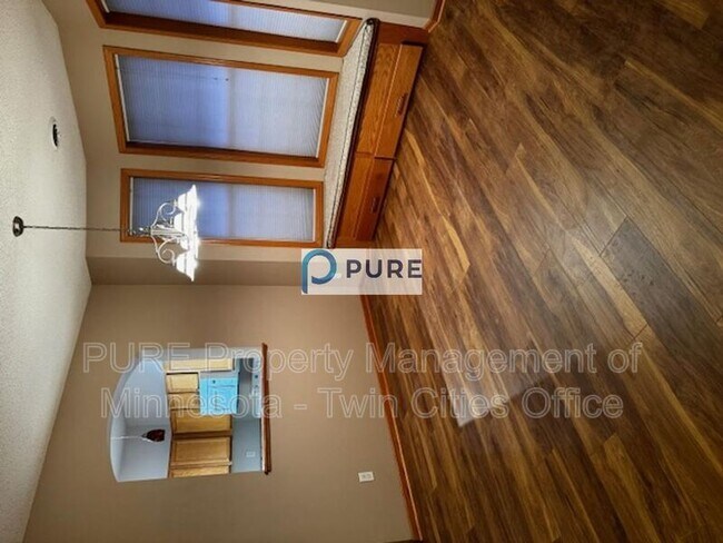 Building Photo - 1033 Traditions Ct