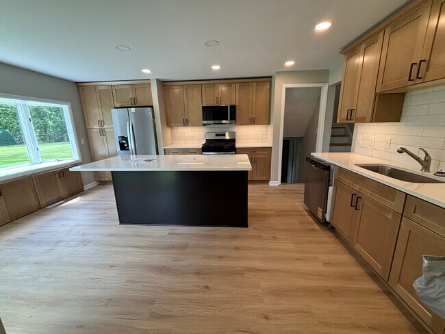 Foto del edificio - 374 Whittier Rd