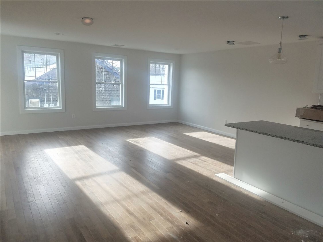 9 Clifford St, Exeter, NH 03833 Townhome Rentals in Exeter NH